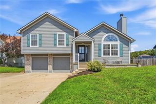 911 Wildwood Drive, Pleasant Hill, MO 64080