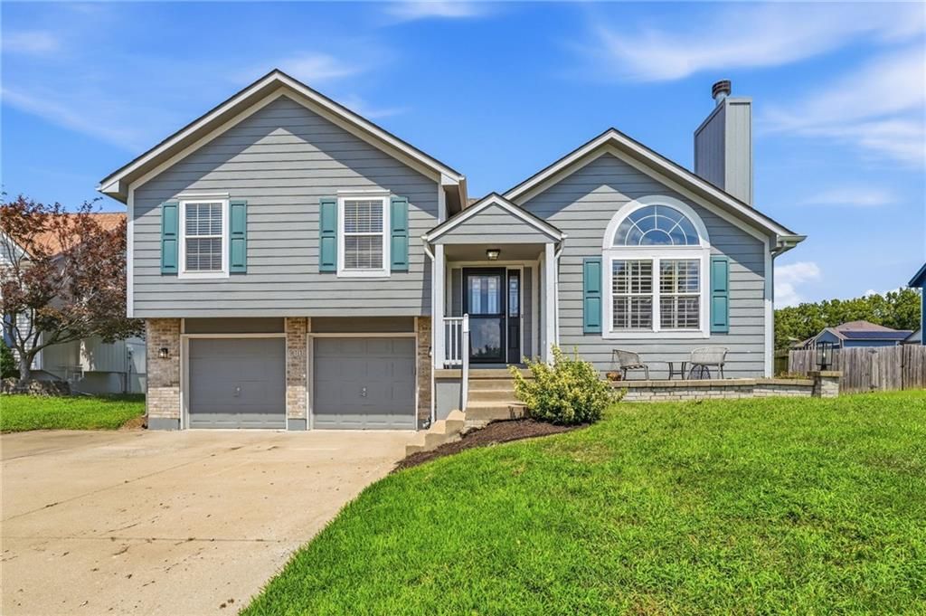 911 Wildwood Drive, Pleasant Hill, MO 64080