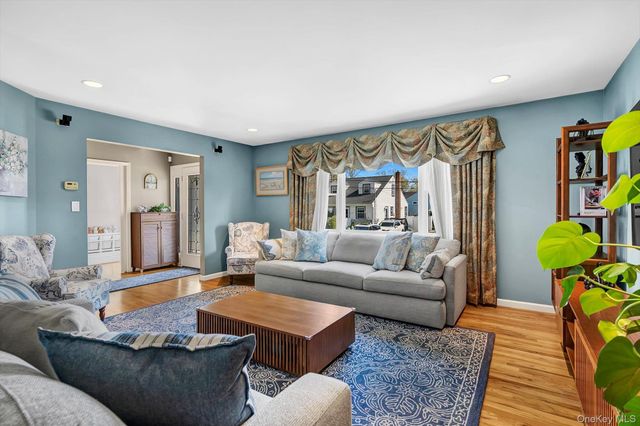 2137 3rd Avenue, Merrick, NY 11566