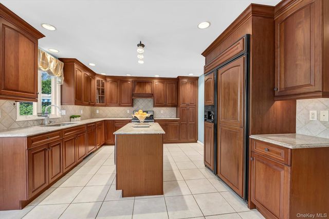 2137 3rd Avenue, Merrick, NY 11566