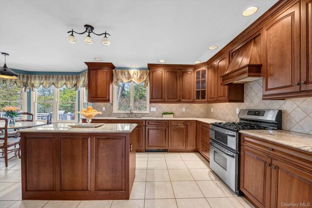 2137 3rd Avenue, Merrick, NY 11566