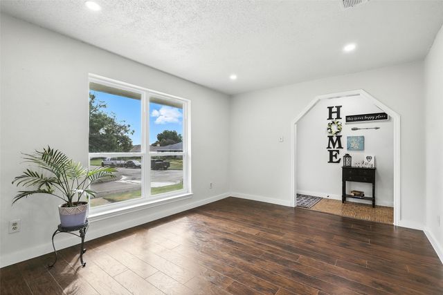 6916 Winchester Place, Fort Worth, TX 76133