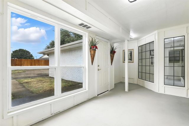 6916 Winchester Place, Fort Worth, TX 76133