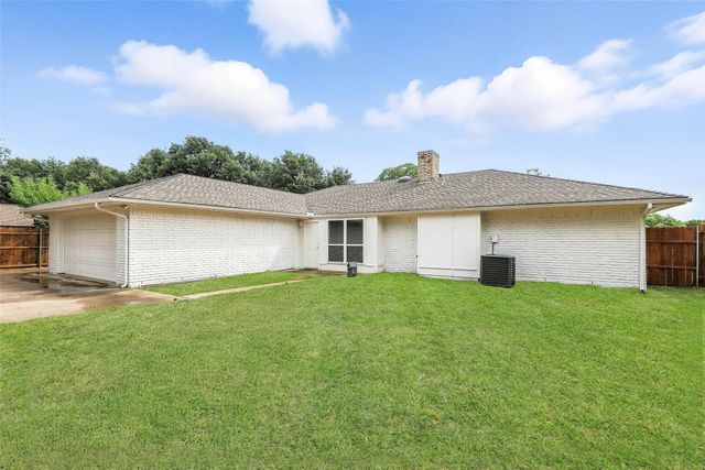 6916 Winchester Place, Fort Worth, TX 76133