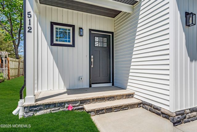 512 Seaman Avenue, Beachwood, NJ 08722