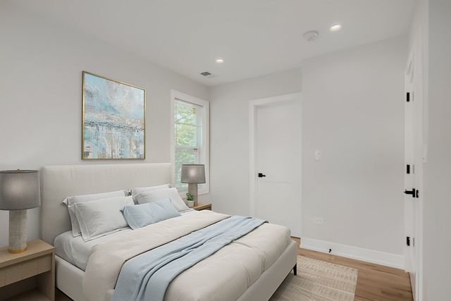 4229 S Princeton Avenue, Chicago, IL 60609