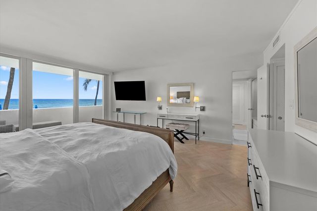 100 Sunrise Avenue 212, Palm Beach, FL 33480