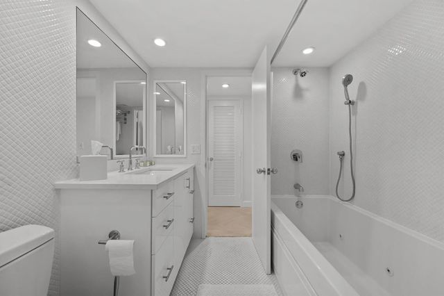 100 Sunrise Avenue 212, Palm Beach, FL 33480