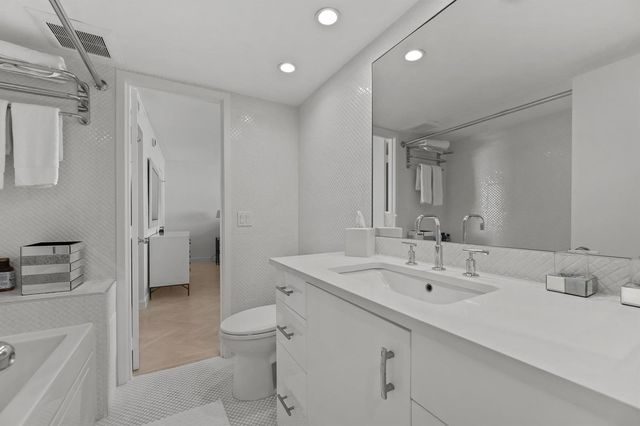 100 Sunrise Avenue 212, Palm Beach, FL 33480