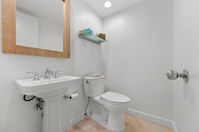 100 Sunrise Avenue 212, Palm Beach, FL 33480