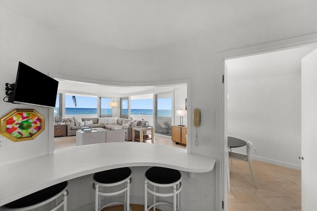 100 Sunrise Avenue 212, Palm Beach, FL 33480