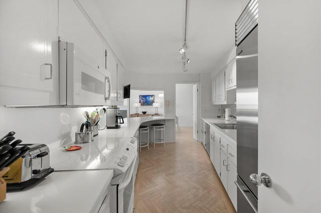 100 Sunrise Avenue 212, Palm Beach, FL 33480