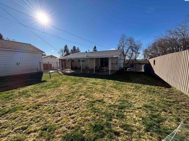 1310 NW Douglas Dr, Pullman, WA 99163