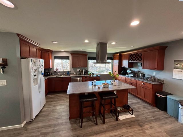 1310 NW Douglas Dr, Pullman, WA 99163