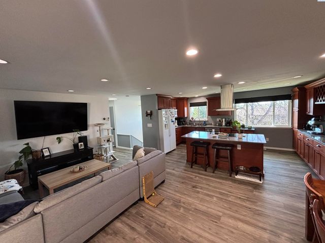 1310 NW Douglas Dr, Pullman, WA 99163