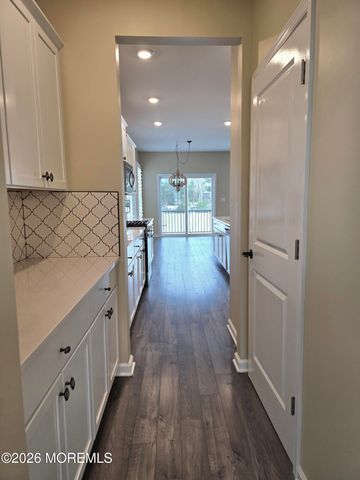 86 Bennet Lane, Manahawkin, NJ 08050