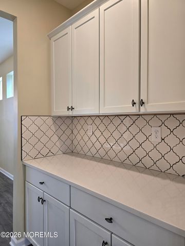 86 Bennet Lane, Manahawkin, NJ 08050