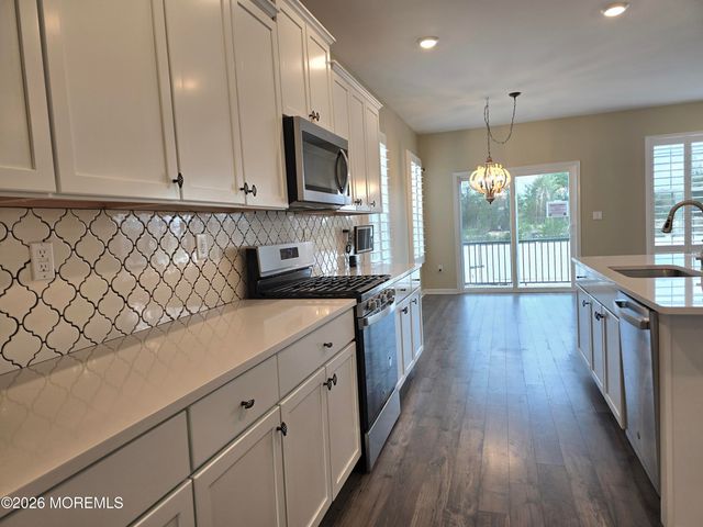 86 Bennet Lane, Manahawkin, NJ 08050