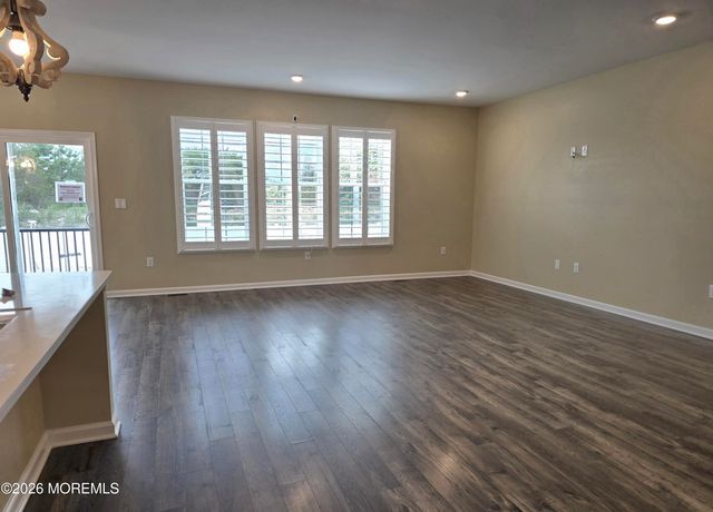 86 Bennet Lane, Manahawkin, NJ 08050
