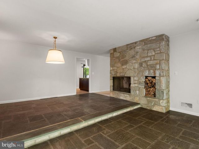 12 WOODLAND CIR, Downingtown, PA 19335