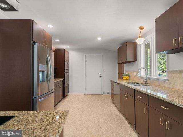 12 WOODLAND CIR, Downingtown, PA 19335