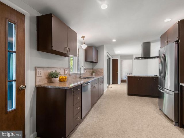 12 WOODLAND CIR, Downingtown, PA 19335
