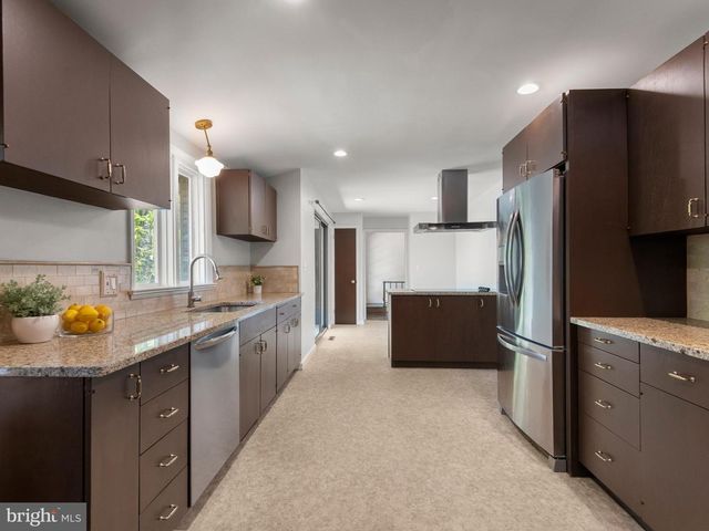 12 WOODLAND CIR, Downingtown, PA 19335