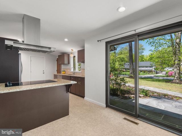 12 WOODLAND CIR, Downingtown, PA 19335
