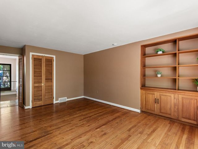 12 WOODLAND CIR, Downingtown, PA 19335