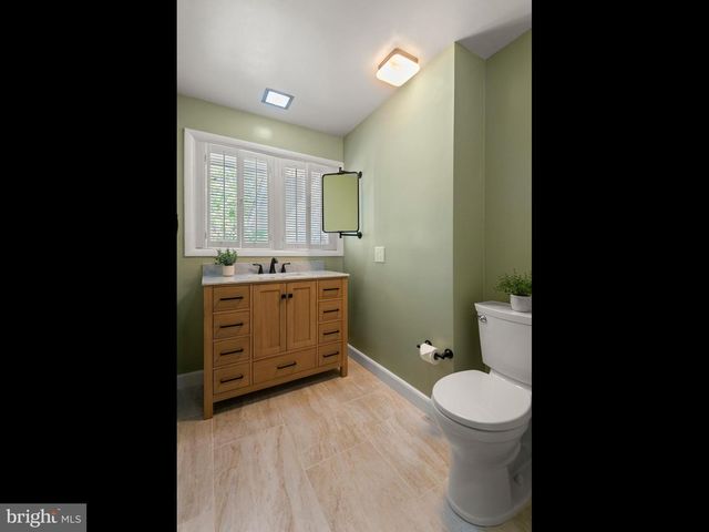 12 WOODLAND CIR, Downingtown, PA 19335