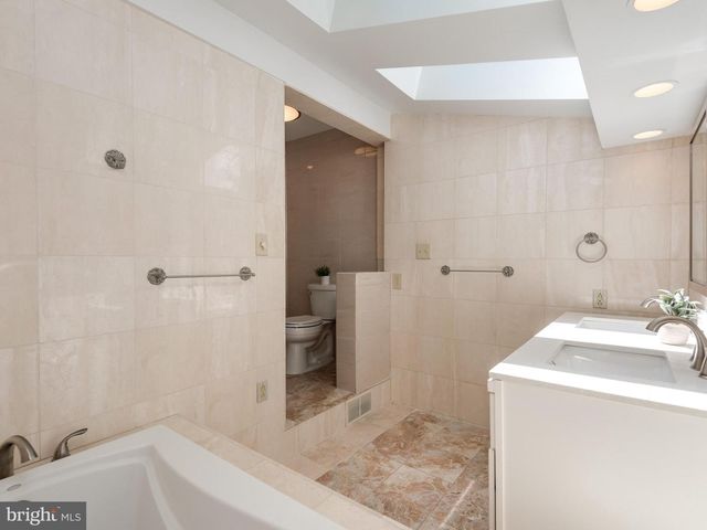 12 WOODLAND CIR, Downingtown, PA 19335