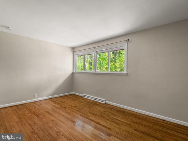 12 WOODLAND CIR, Downingtown, PA 19335
