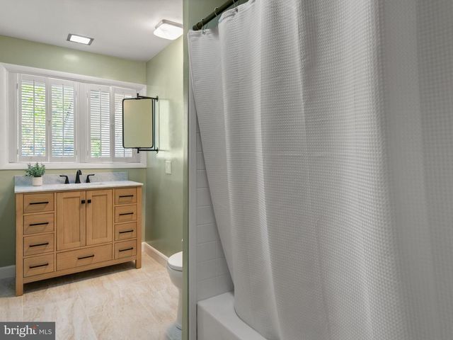 12 WOODLAND CIR, Downingtown, PA 19335