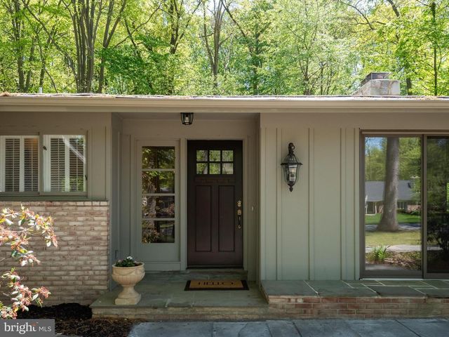 12 WOODLAND CIR, Downingtown, PA 19335