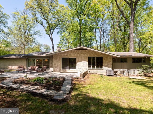 12 WOODLAND CIR, Downingtown, PA 19335
