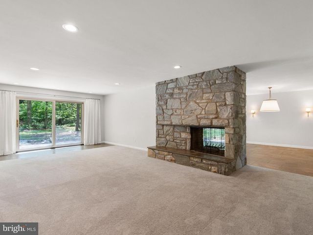 12 WOODLAND CIR, Downingtown, PA 19335