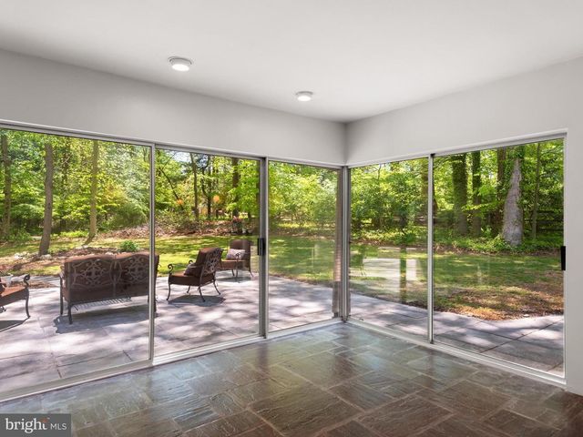 12 WOODLAND CIR, Downingtown, PA 19335