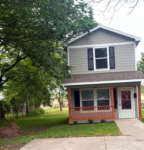717 6th Avenue N, Texas City, TX 77590