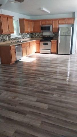 717 6th Avenue N, Texas City, TX 77590