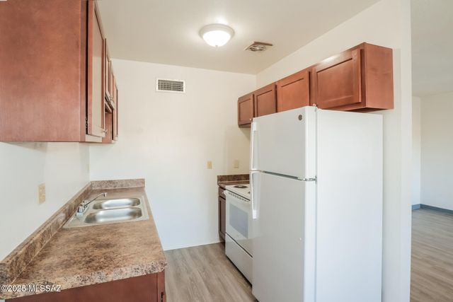 1518 E Hedrick Dr Apt D, Tucson, AZ 85719