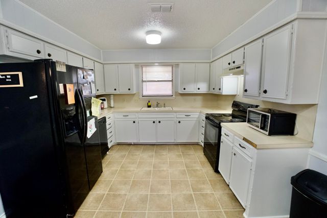 402 Ironton Avenue, Lubbock, TX 79416