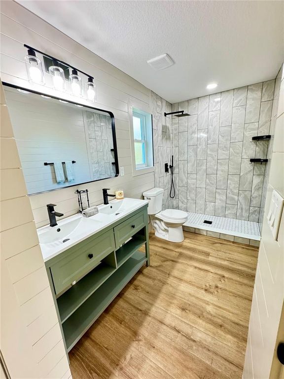 Image 14 of property listing at 881 NW 13TH AVENUE, Ocala, FL 34475