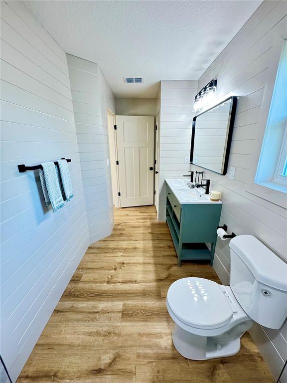 Image 17 of property listing at 881 NW 13TH AVENUE, Ocala, FL 34475