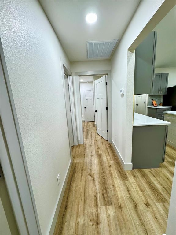 Image 18 of property listing at 881 NW 13TH AVENUE, Ocala, FL 34475