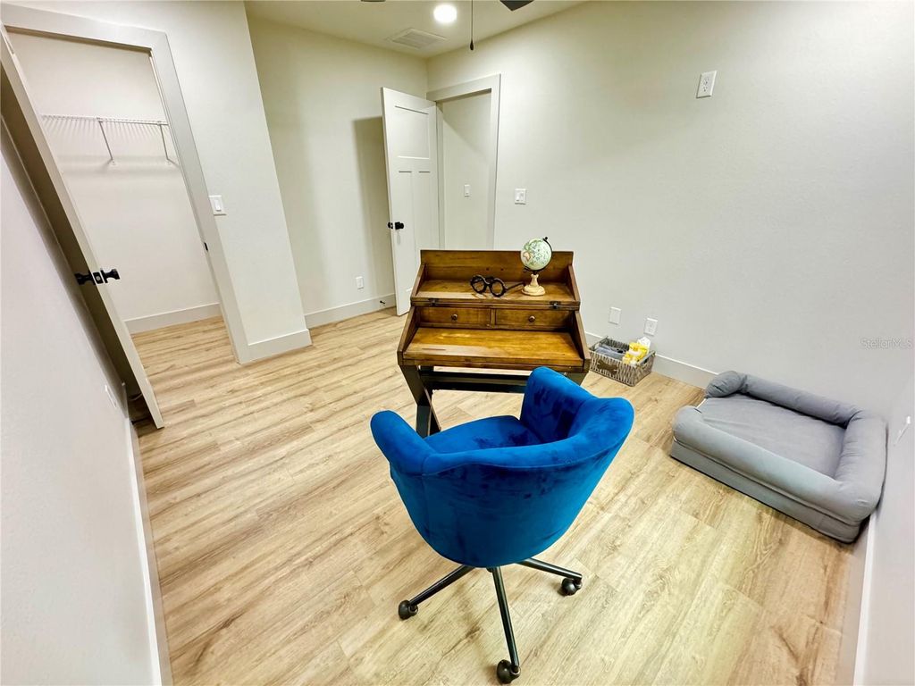 Image 20 of property listing at 881 NW 13TH AVENUE, Ocala, FL 34475