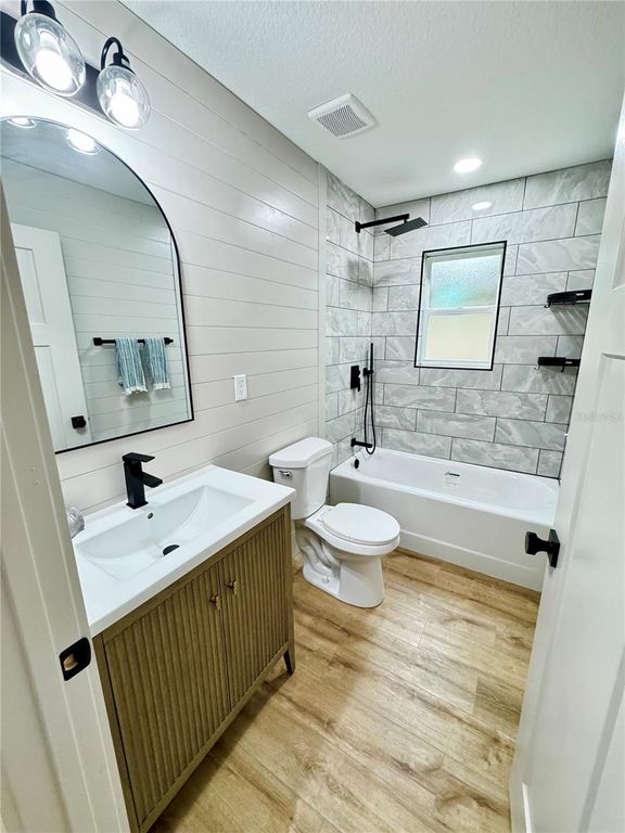 Image 23 of property listing at 881 NW 13TH AVENUE, Ocala, FL 34475