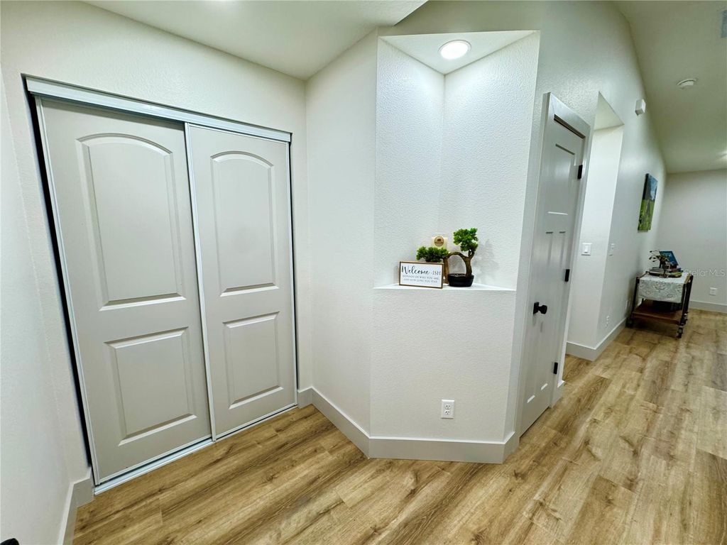 Image 4 of property listing at 881 NW 13TH AVENUE, Ocala, FL 34475