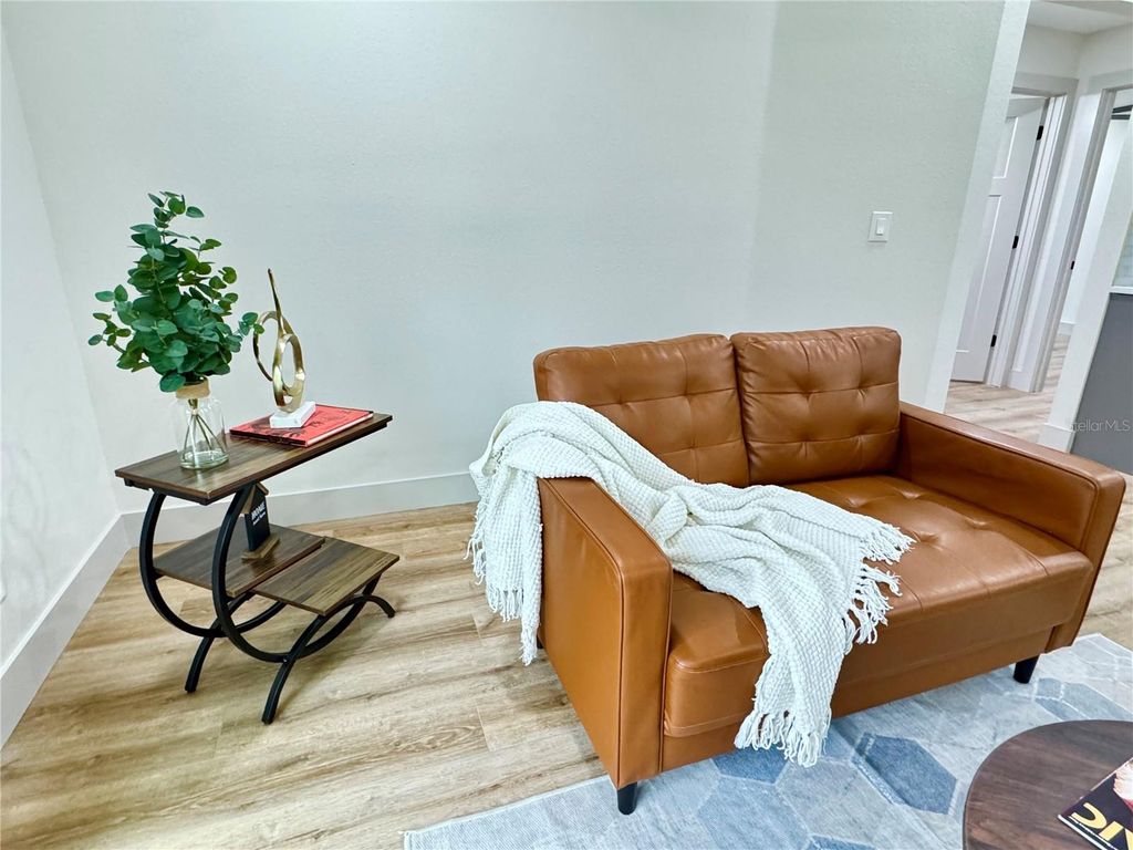 Image 10 of property listing at 881 NW 13TH AVENUE, Ocala, FL 34475