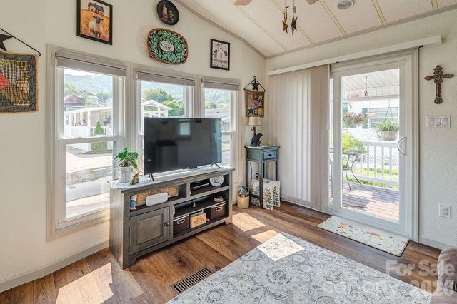 20 Strollers Lane, Waynesville, NC 28785