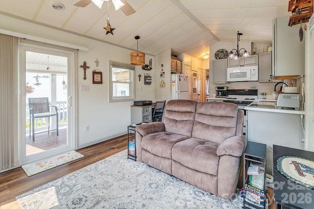 20 Strollers Lane, Waynesville, NC 28785